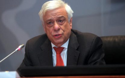 Παυλόπουλος: Η τραγωδία των νεκρών επισκιάζει την επέτειο αποκατάστασης της Δημοκρατίας