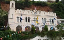 Η «Παναγία Τρυπητή» στο Αίγιο και τα 200 σκαλοπάτια