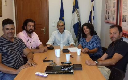 Συνάντηση μελών του Εμπορικού Συλλόγου Αιγιάλειας με τον Άγγελο Τσιγκρή