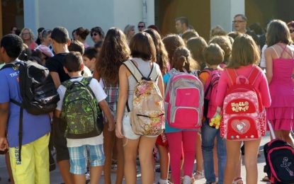 Τι αλλάζει με το πρώτο κουδούνι στα σχολεία – Σχεδιάζεται η μετάθεση της ώρας έναρξης των μαθημάτων