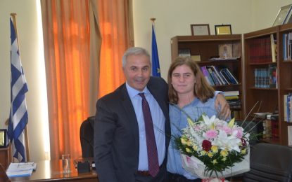 Ο Δήμαρχος Αιγιαλείας Αθανάσιος Παναγόπουλος τίμησε την παγκόσμια πρωταθλήτρια Kick Boxing Γεωργία Καραφλού