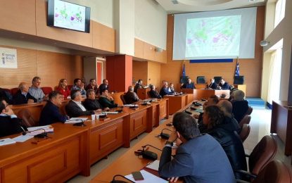 Συνάντηση Κατσιφάρα με Δημάρχους: «Να προετοιμάσουμε έγκαιρα έργα για την επόμενη προγραμματική περίοδο»