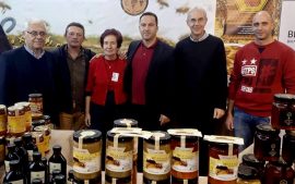 Οι επισκέπτες γεύτηκαν μέλι και εξαιρετικά προϊόντα μελιού στο περίπτερο της Περιφέρειας στο 10ο Φεστιβάλ Μελιού και Προϊόντων Μέλισσας