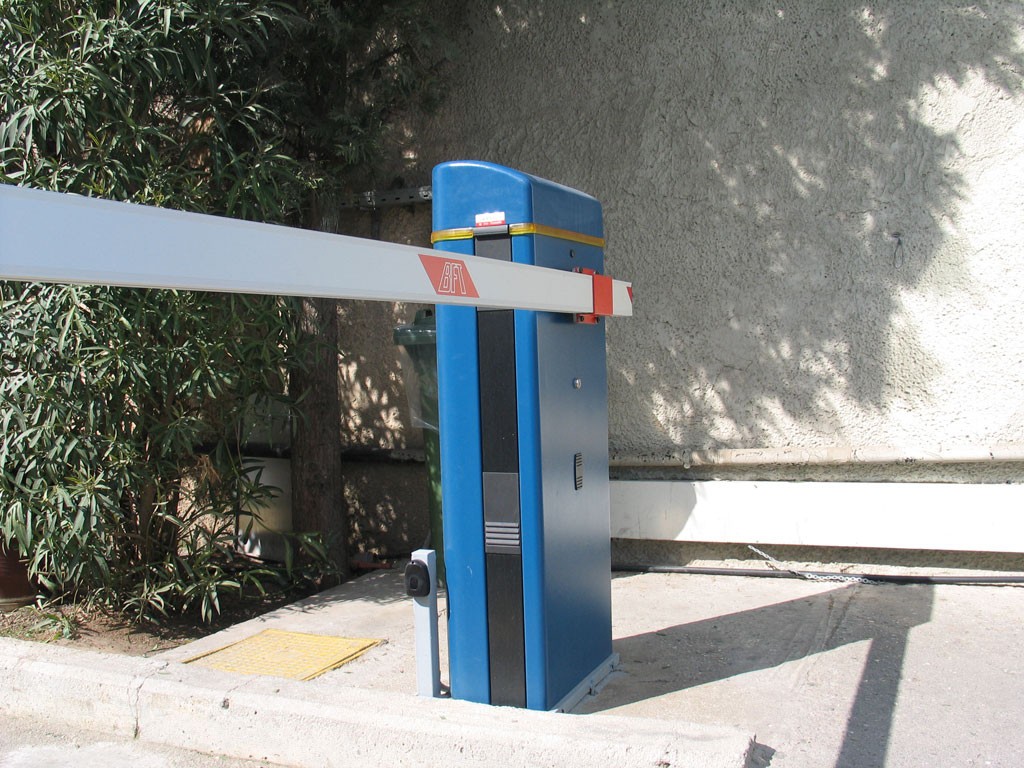 Mπάρα με κλειδαριά τοποθετεί ο Δήμος στα Ψηλαλώνια