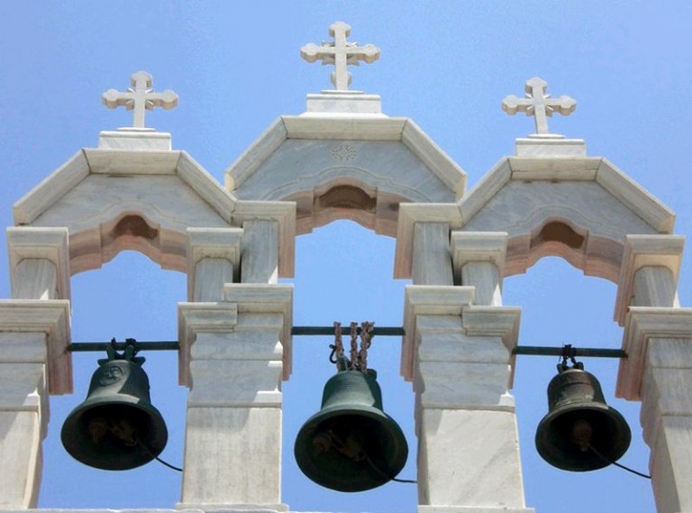 Πένθιμα θα χτυπούν Δευτέρα και Τρίτη οι καμπάνες της Αιγιάλειας