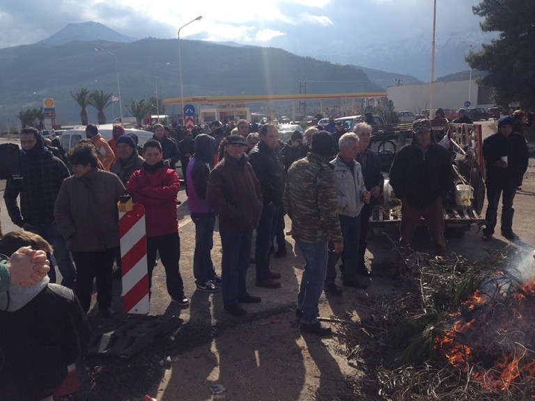 Πορεία από τους αγρότες και συμβολικός αποκλεισμός της Τράπεζας “Πειραιώς” στο Αίγιο την Τρίτη  2 Φεβρουαρίου