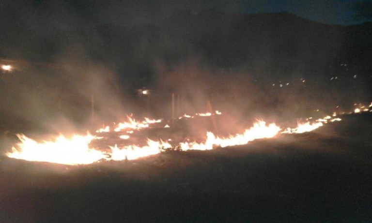 Πυρκαγιά σε αγροτική περιοχή στα Νικολαίικα