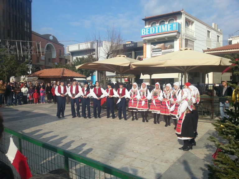 Σκόρπισε κέφι ο Χορευτικός ΄Ομιλος Αιγίου στην εκδήλωση του Εμπορικού Συλλόγου Αιγιάλειας