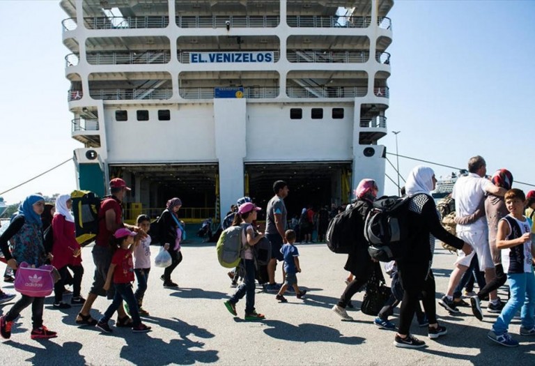 3.360 μετανάστες και πρόσφυγες στον Πειραιά