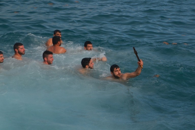 Ο Αγιασμός των υδάτων στο Αίγιο και τα μηνύματα Αμβροσίου