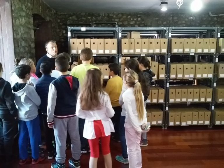 Ξεκίνησε το εκπαιδευτικό πρόγραμμα στο Τοπικό Αρχείο Αιγίου με τίτλο: “Μια μέρα στο Αρχείο”