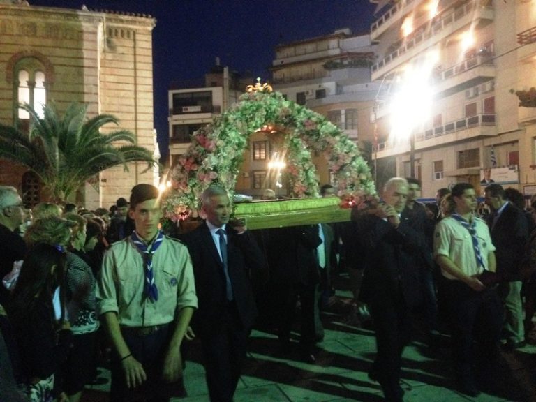 ΑΙΓΙΟ: Σε ιδιαίτερα κατανυκτικό κλίμα η περιφορά των Επιταφίων