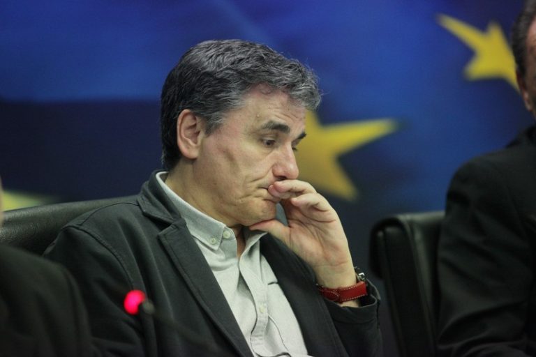Καταργούν ΕΚΑΣ, «παραδίδουν» όλα τα δάνεια στα funds για την αξιολόγηση