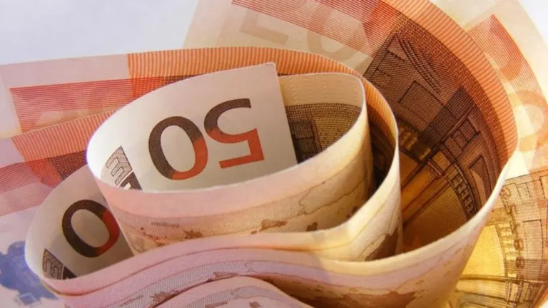 Προσοχή στις μεταφορές χρημάτων: Πότε ενεργοποιείται φόρος 10% έως 40% από την ΑΑΔΕ