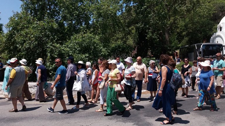 Με τις ωραιότερες αναμνήσεις από την επίσκεψη του Συλλόγου Κεφαλλήνων στον Πόρο.-