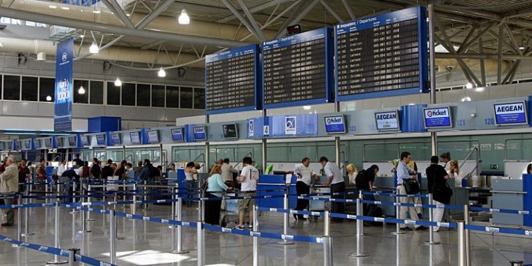 Μαζικό κύμα φυγής: Σχεδόν μισό εκατομμύριο Έλληνες στο εξωτερικό λόγω κρίσης