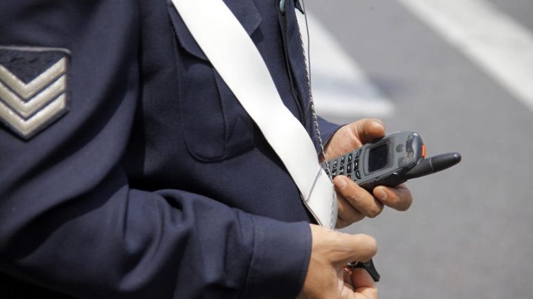 Ένας 14χρονος νεαρός μαθητής προσέφερε τα χρήματα του κουμπαρά του από τα κάλαντα στην Ελληνική Αστυνομία