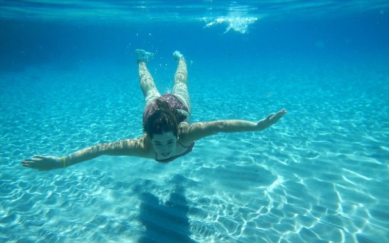 Άμα φάω, πότε θα βουτήξω; Ο ειδικός απαντά