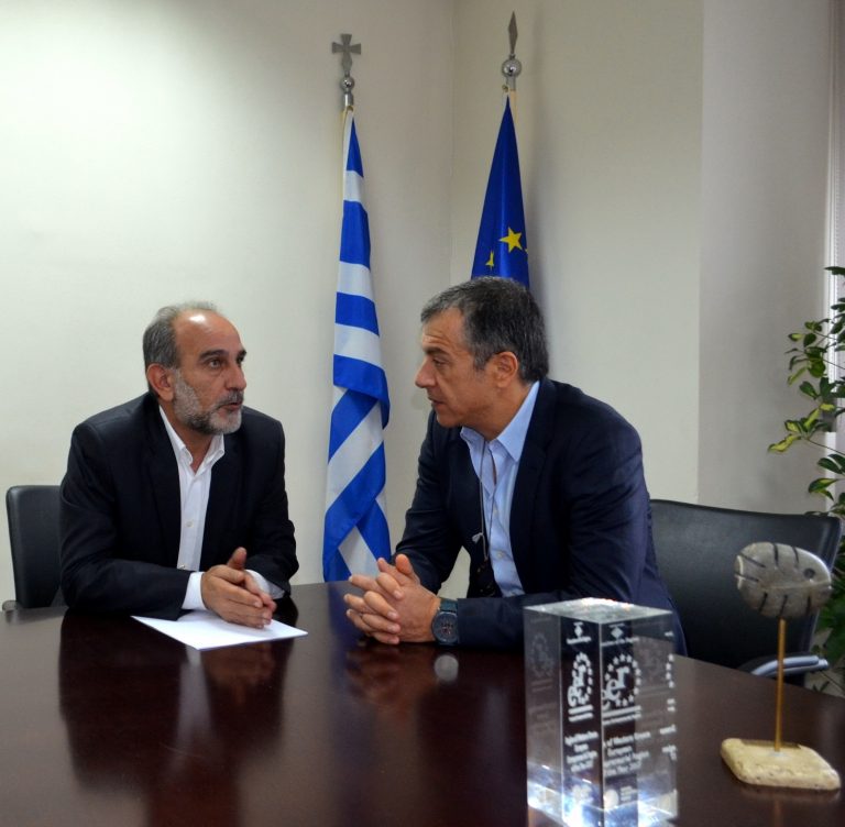 Η Πατρών – Πύργου στη συνάντηση Απόστολου Κατσιφάρα με Σταύρο Θεοδωράκη