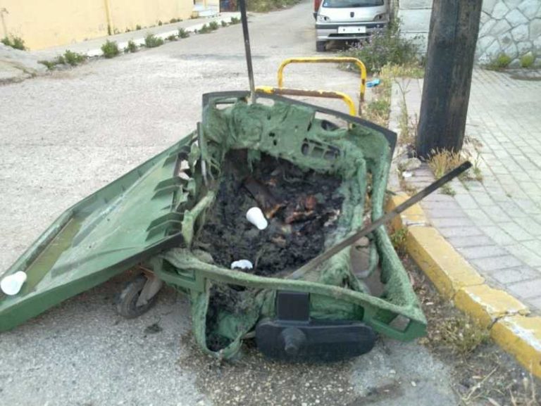 ΔΗΜΟΣ ΑΙΓΙΑΛΕΙΑΣ: “Δεν πετάμε αναμμένες στάχτες στους κάδους απορριμμάτων”