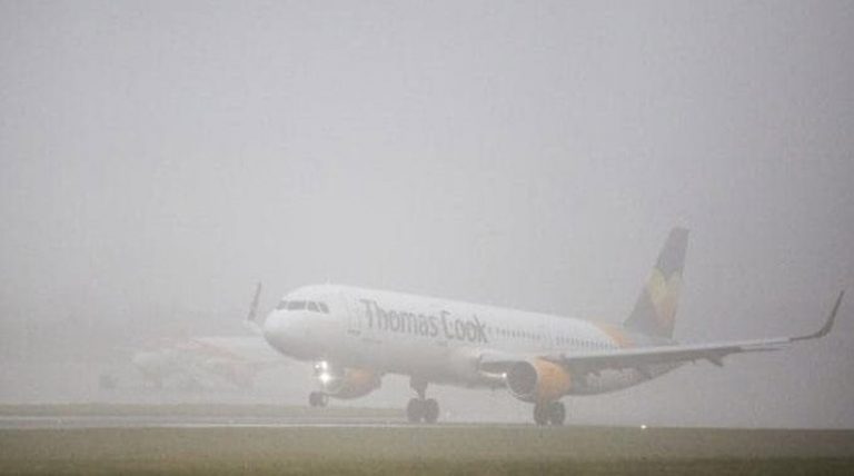 Χάος στα βρετανικά αεροδρόμια λόγω ομίχλης