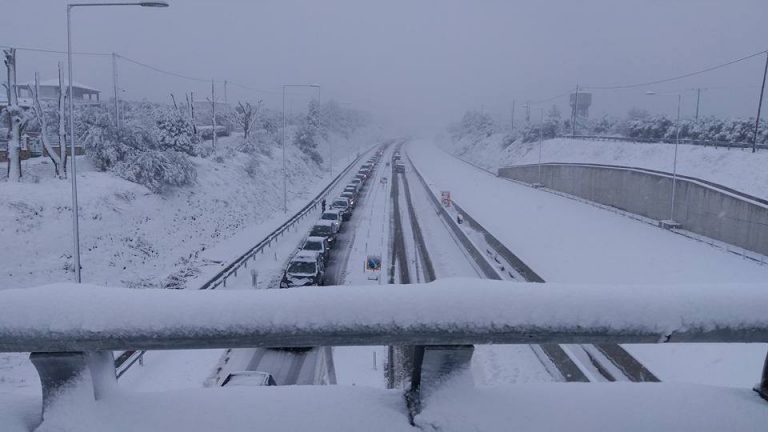 Επί ποδός η Περιφέρεια Δυτικής Ελλάδας – Σε πλήρη εξέλιξη τα καιρικά φαινόμενα – Οι πολίτες να αποφεύγουν τις άσκοπες μετακινήσεις