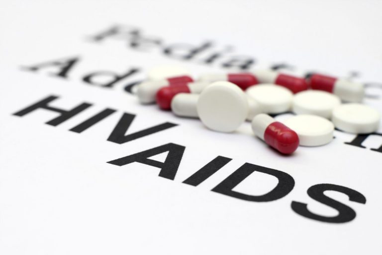 Ελπίδες για ενισχυμένη θεραπεία του AIDS χάρη σε Έλληνα επιστήμονα και ομάδα ερευνητών