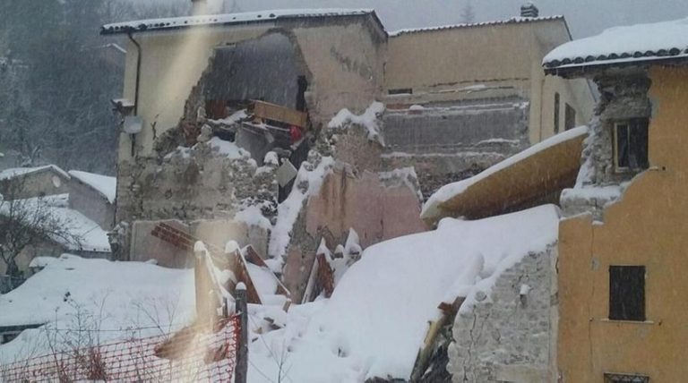 Τρεις σεισμοί μέσα σε μια ώρα από 5,4 έως 5,7 Ρίχτερ χτύπησαν την Κεντρική Ιταλία