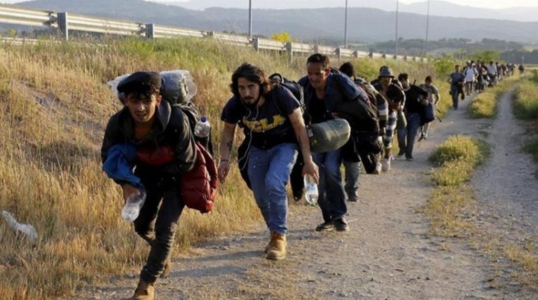 Χουριέτ: Δεκάδες πραξικοπηματίες περνάνε στην Ελλάδα υποδυόμενοι τους Σύρους πρόσφυγες