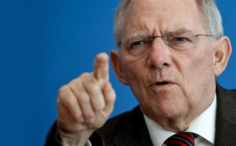 Νέο χτύπημα Σόιμπλε: Η Ελλάδα θα πρέπει να προχωρήσει σε μεταρρυθμίσεις στο ασφαλιστικό