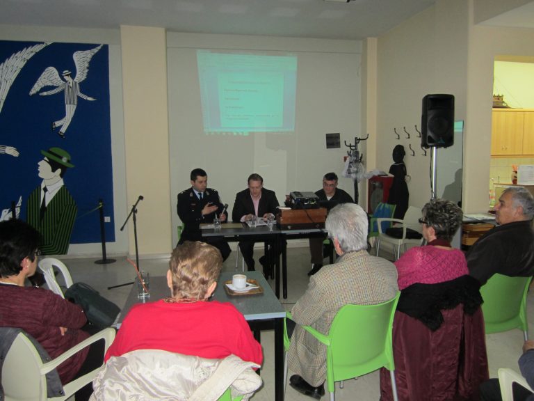 Αστυνομικοί στην Πάτρα ενημέρωσαν ηλικιωμένους για τις μορφές απάτης των δραστών