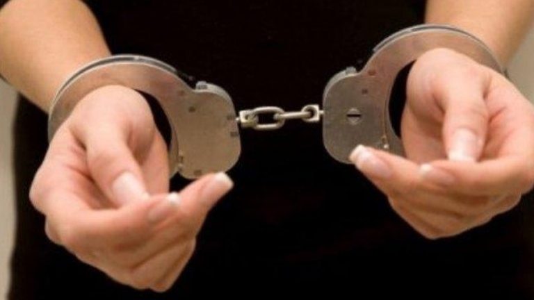 Συνελήφθησαν τρεις ημεδαπές για κλοπή στο Αίγιο