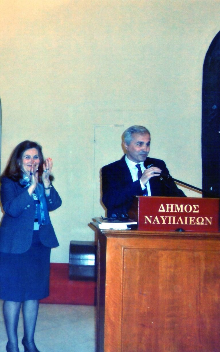 Κατασυγκίνησε το κοινό η κ. Βάνα Μπεντεβή στο Ναύπλιο, σε εκδήλωση με θέμα “Η Μυστική Συνέλευση της Βοστίτσας”