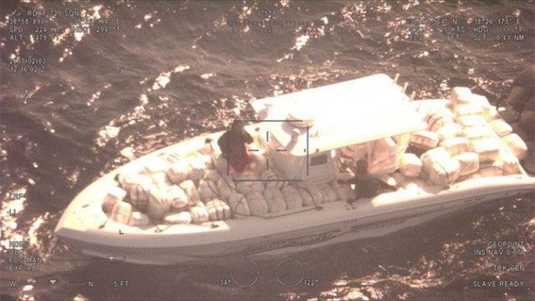 Κινηματογραφική καταδίωξη εμπόρων ναρκωτικών με πυροβολισμούς από το Λιμενικό