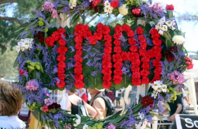 Εμπορικός Σύλλογος Αιγιάλειας: Υποχρεωτική η Αργία της Πρωτομαγιάς
