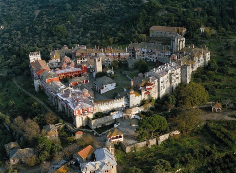 Η Ιερά Μεγίστη Μονή Βατοπαιδίου ενισχύει το κοινωνικό έργο της Ιεράς Μητροπόλεως Καλαβρύτων και Αιγιαλείας