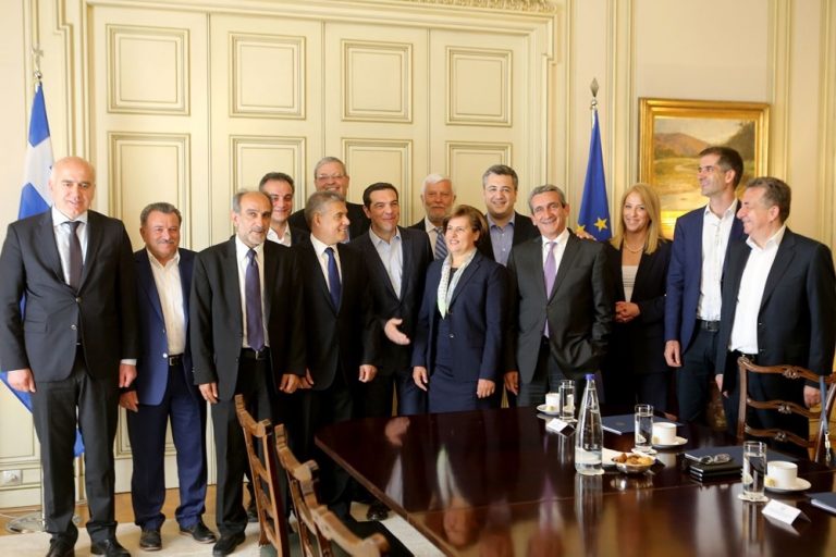 Με τον Πρωθυπουργό Αλέξη Τσίπρα συναντήθηκαν οι 13 Περιφερειάρχες