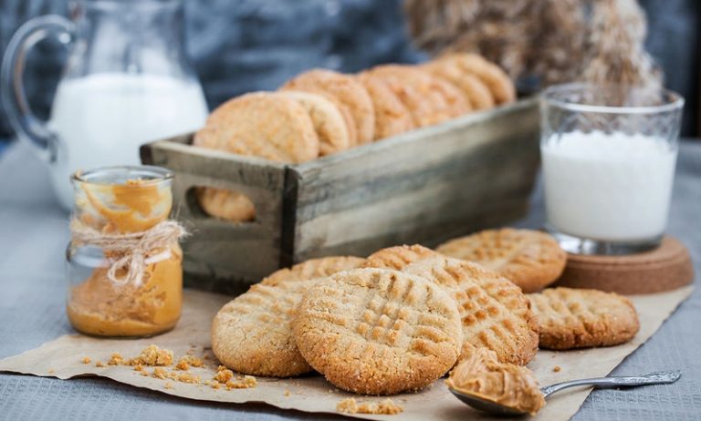 Συνταγή για πεντανόστιμα μπισκότα με φιστικοβούτυρο!