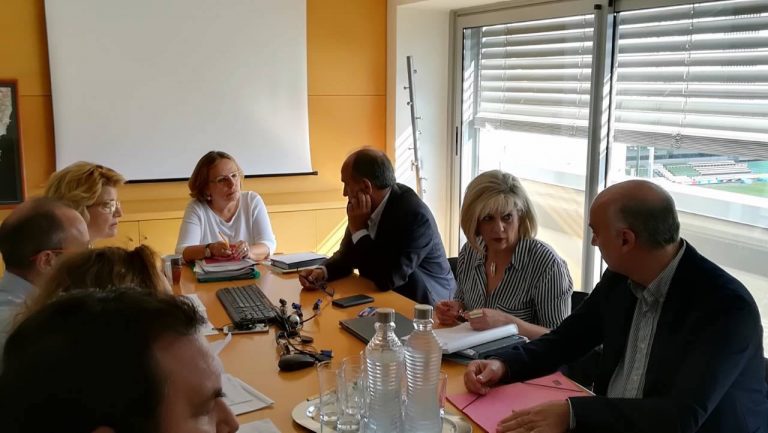 Σύσκεψη για τη διαχείριση των στερεών και υγρών αποβλήτων στην ΠΔΕ