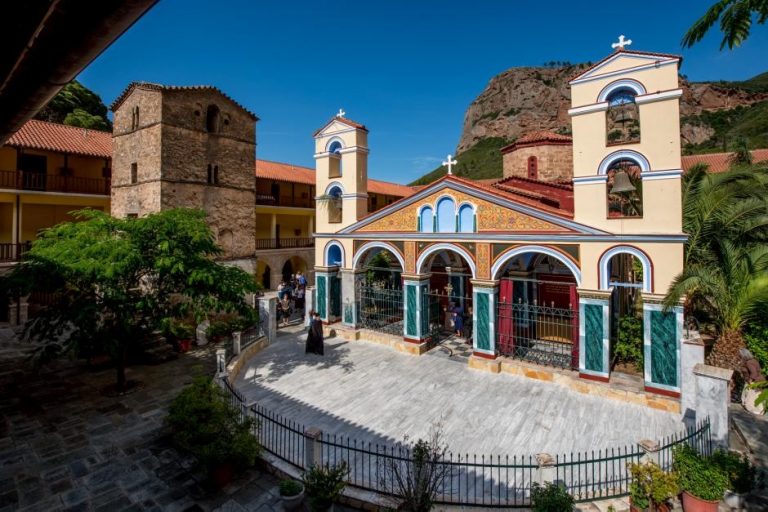 Γιορτάζει η Ιερά Μονή Παμμεγίστων Ταξιαρχών