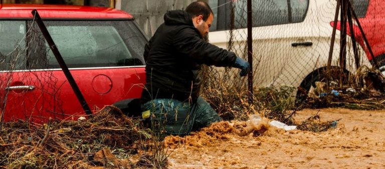 Ανοχύρωτη χώρα λόγω μνημονίων
