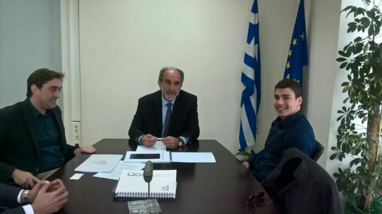 Συνάντηση Περιφερειάρχη Απ Κατσιφάρα με τον πρωταθλητή ενόργανης Νίκο Ηλιόπουλο