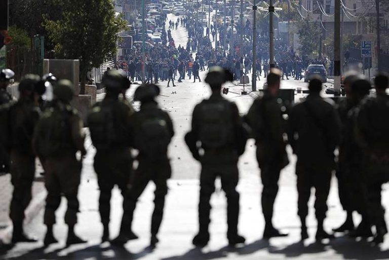 «Καζάνι που βράζει» η Μέση Ανατολή: Ρουκετοπόλεμος, νεκροί και βίαια επεισόδια