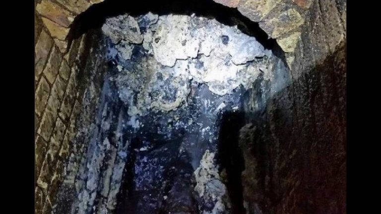 Μια μάζα απορριμμάτων υπονόμου γίνεται έκθεμα σε μουσείο