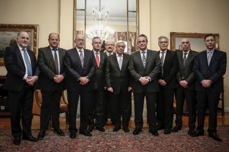 Παυλόπουλος: Προτεραιότητα η καταπολέμηση της γραφειοκρατίας και ο εξορθολογισμός των φόρων
