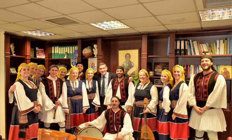 Τα κάλαντα των Θεοφανείων έψαλλαν τα μέλη του ΛΑΧΟΠ στον Αντιπεριφερειάρχη Αχαΐας Γρηγόρη Αλεξόπουλο