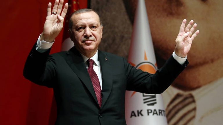 Κατάργηση της λέξης «Τουρκία» από τον τίτλο ενώσεων που τον επικρίνουν ζητά ο Ερντογάν