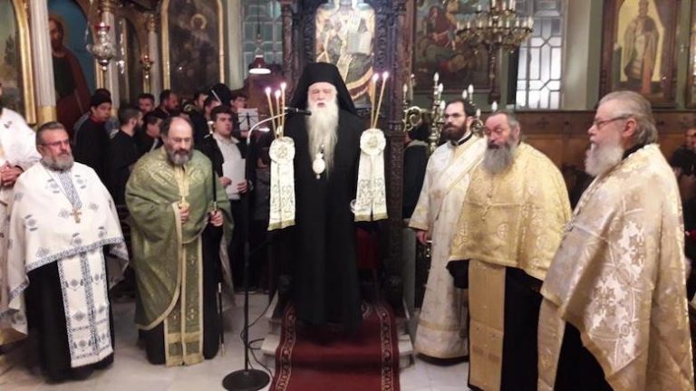 Σε κλίμα κατάνυξης τελέστηκε ο Α΄ Κατανυκτικός Εσπερινός στον Ι.Ν. Ταξιαρχών Αιγίου