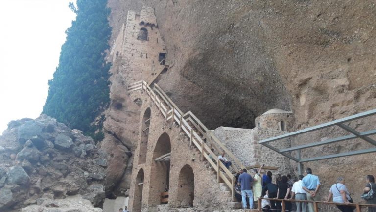 Έλαβαν την ευλογία τού Οσίου Λεοντίου