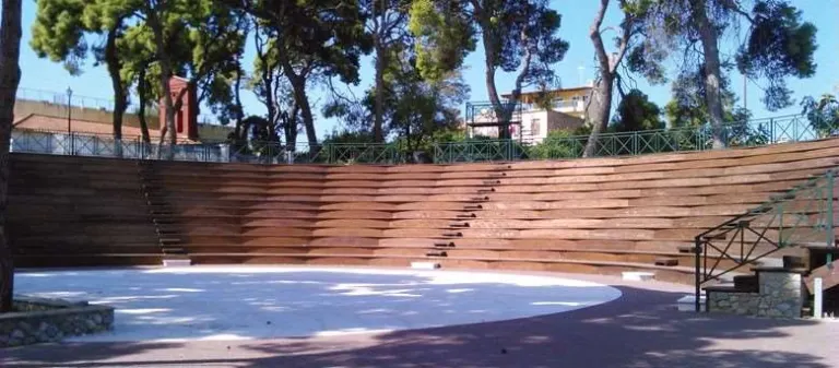 Απόφαση Δ.Σ. Αιγιαλείας για την τροποποίηση του αντιτίμου χρήσης του Υπαίθριου Θεάτρου «Γ. Παππάς»